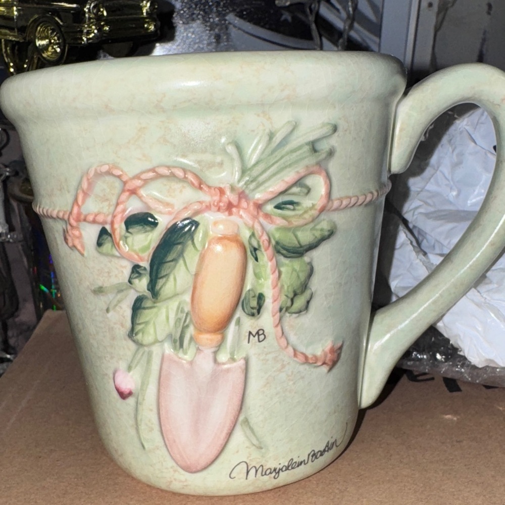 Nature’s Sketchbook by Hallmark - Heavy large mug - Perfect Spring Gift